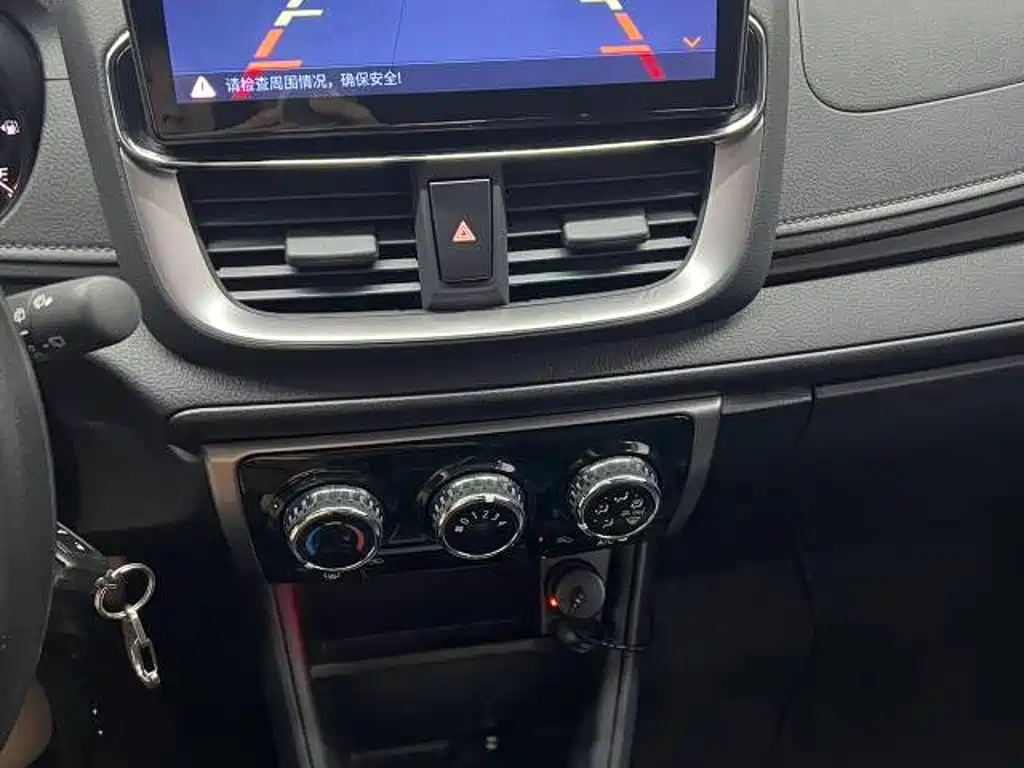 Toyota Yaris L — миниатюра 13