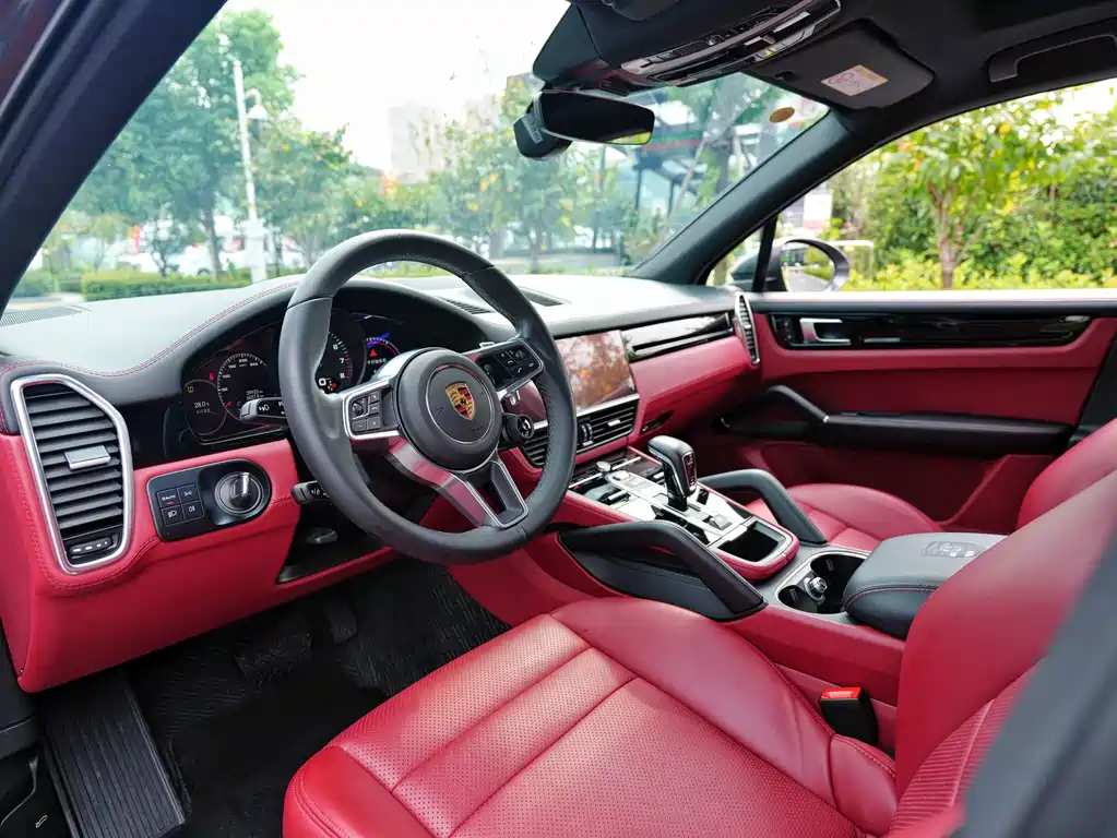 Porsche Cayenne — миниатюра 6