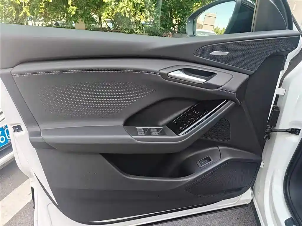 Audi Q6L e-tron