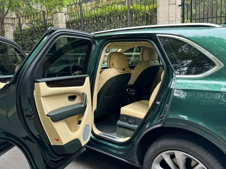 Bentley Bentayga — миниатюра 6