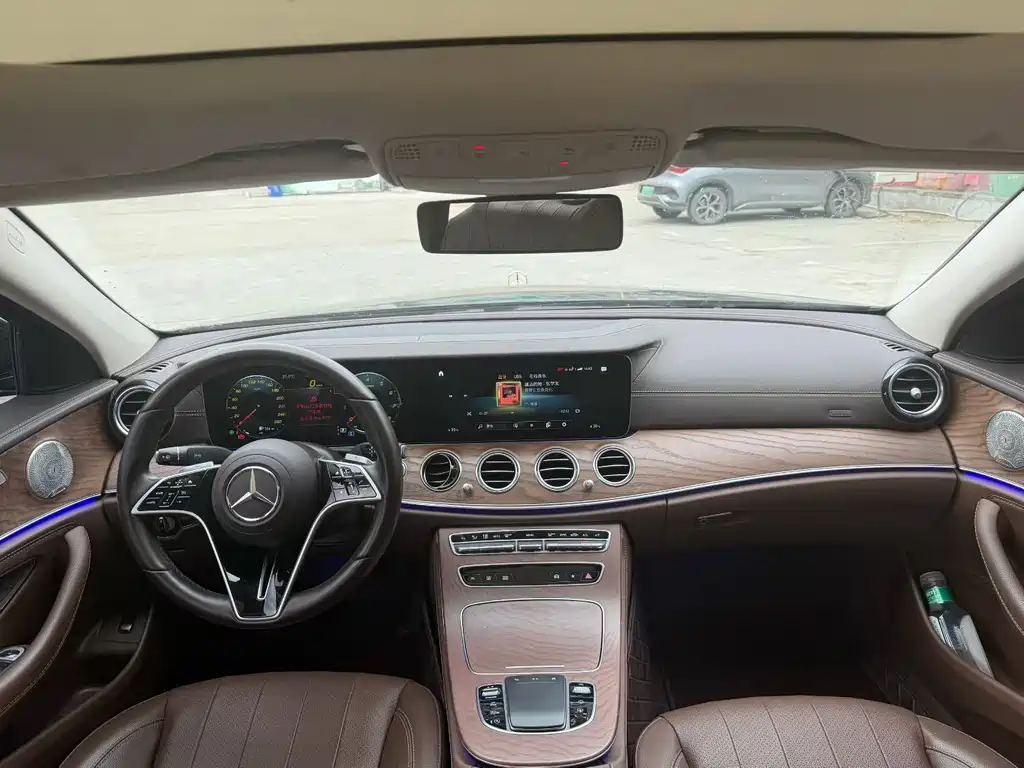 Mercedes-Benz E-Class — миниатюра 9