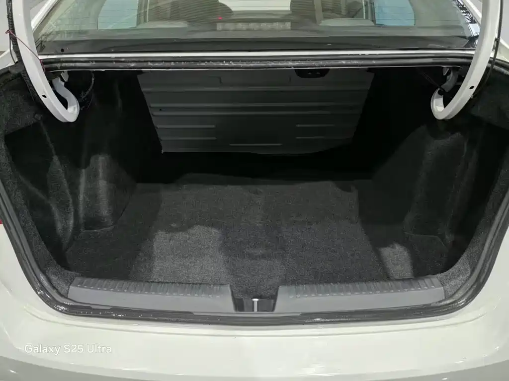 Volkswagen Santana — миниатюра 13