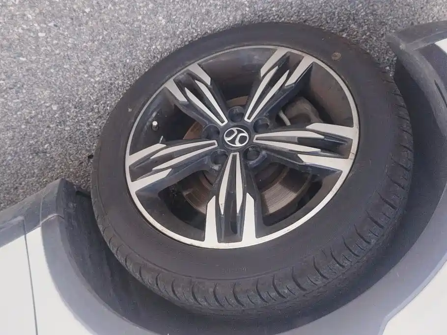 BAIC EX3 — миниатюра 6