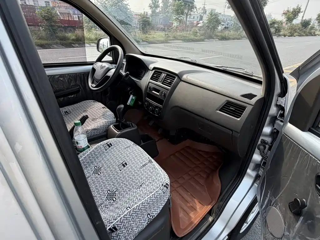 Wuling Rongguang S — миниатюра 13