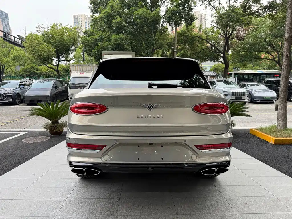Bentley Bentayga — миниатюра 4
