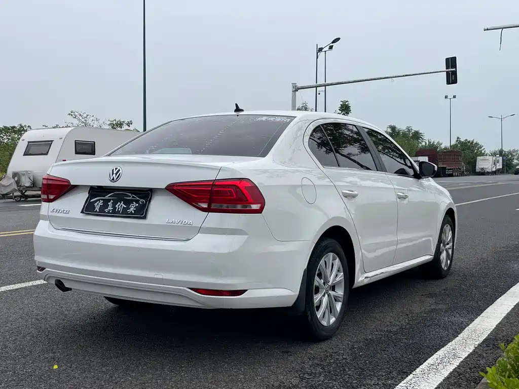 Volkswagen Lavida — миниатюра 7