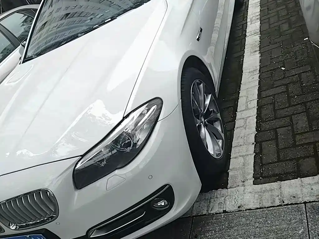 BMW 5 Series — миниатюра 2