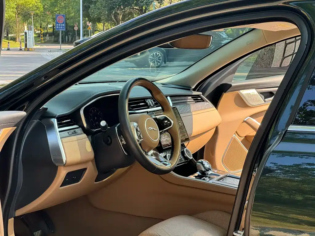 Jaguar XFL — миниатюра 4