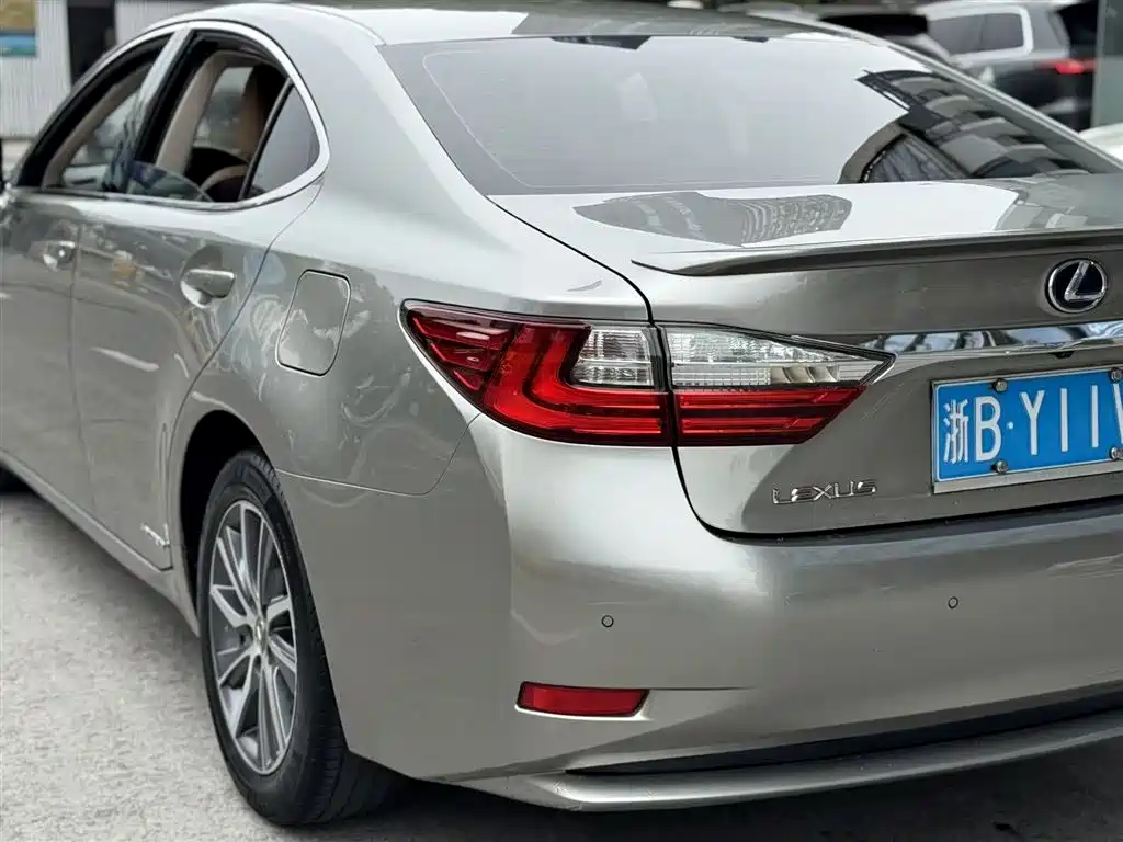Lexus ES 2015 300h Comfort