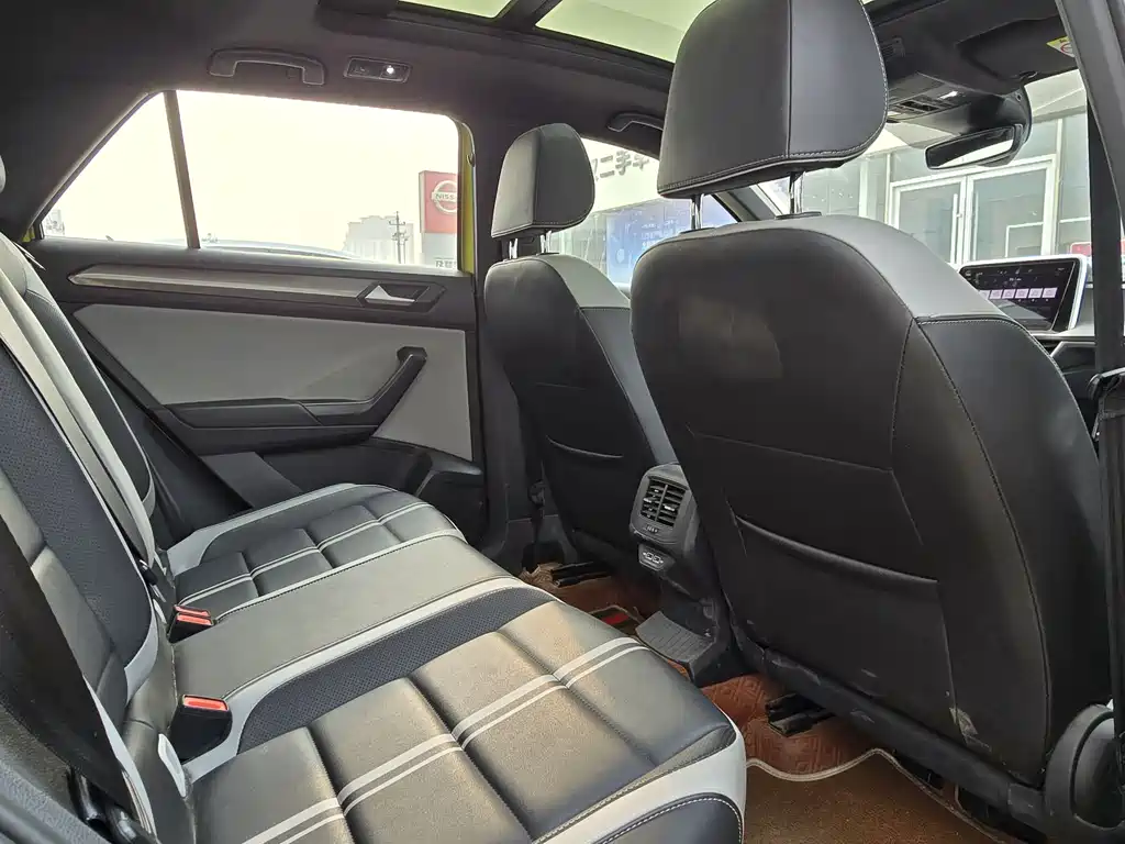 VOLKSWAGEN T ROC EXPLORING SONGS