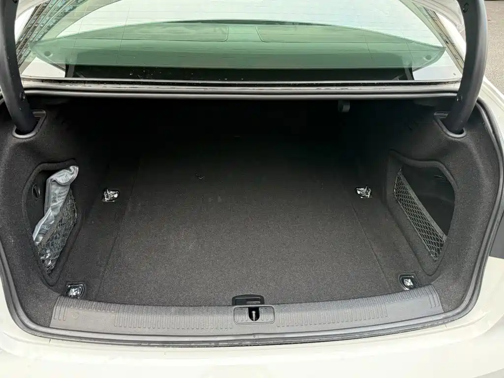 Audi A4L — миниатюра 14
