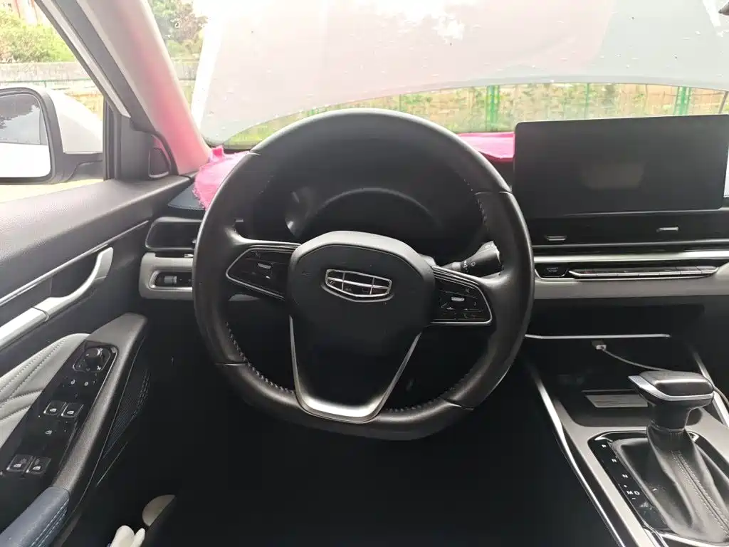 Geely Emgrand 2022 4 1.5L CVT Flagship