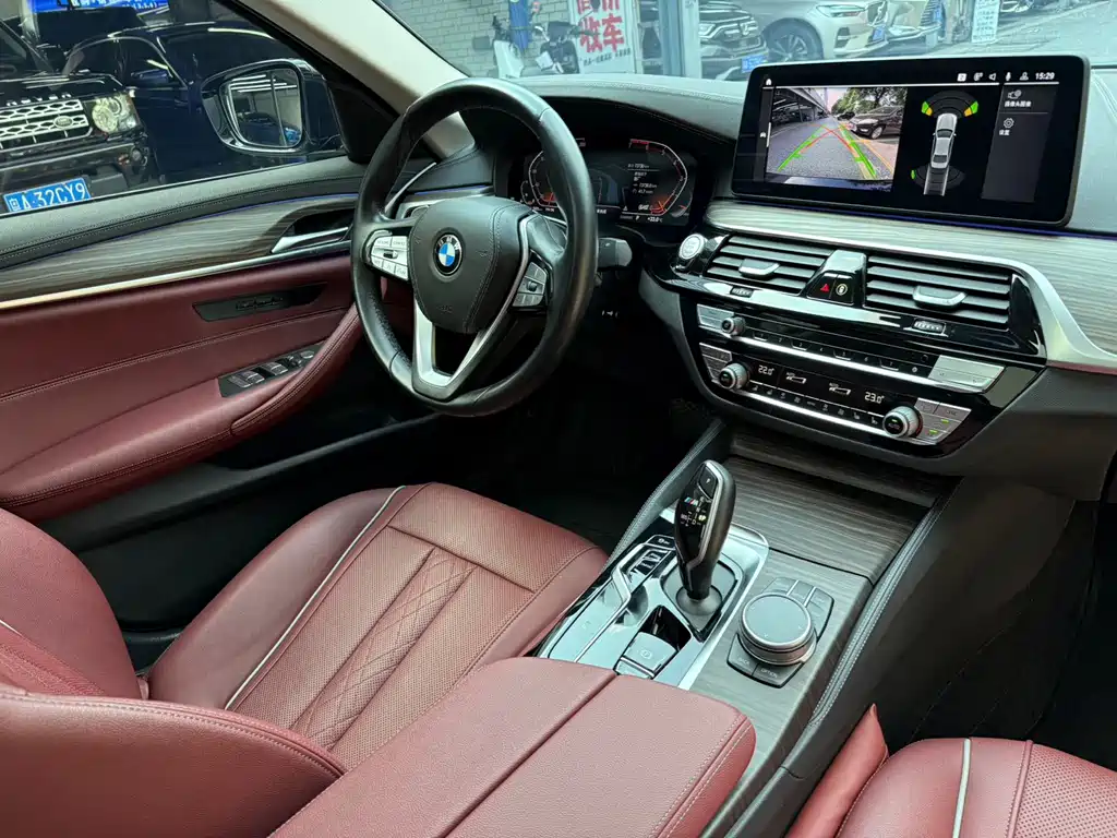 BMW 5 Series — миниатюра 15