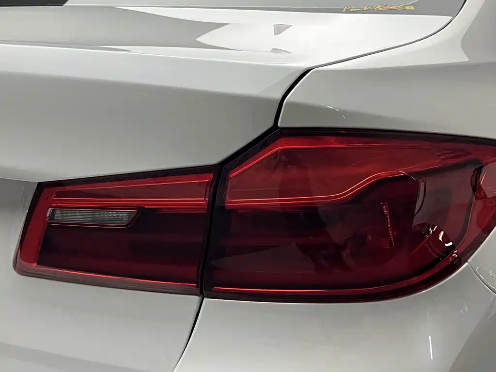 BMW 5 Series — миниатюра 29