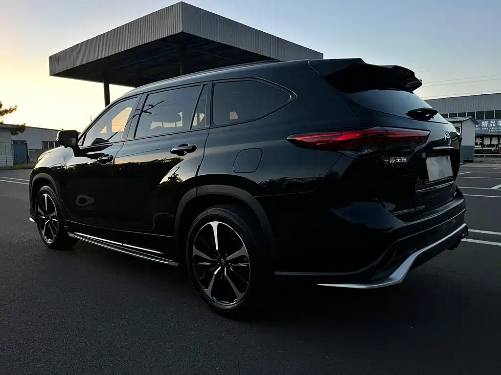 Toyota Crown Kluger — миниатюра 6