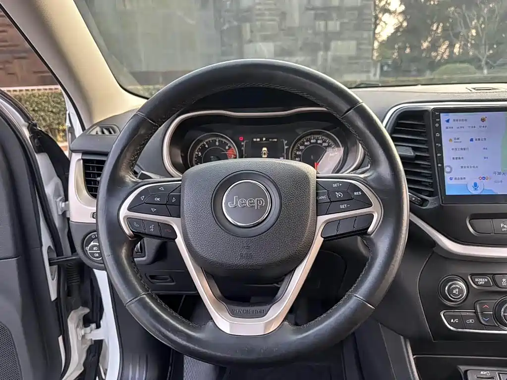 Jeep Cherokee (Import) — миниатюра 19
