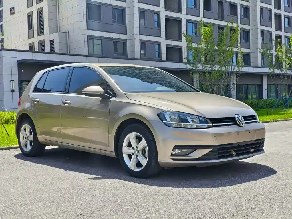 VOLKSWAGEN GOLF