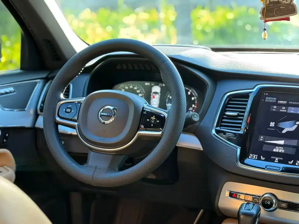 Volvo XC90 — миниатюра 10