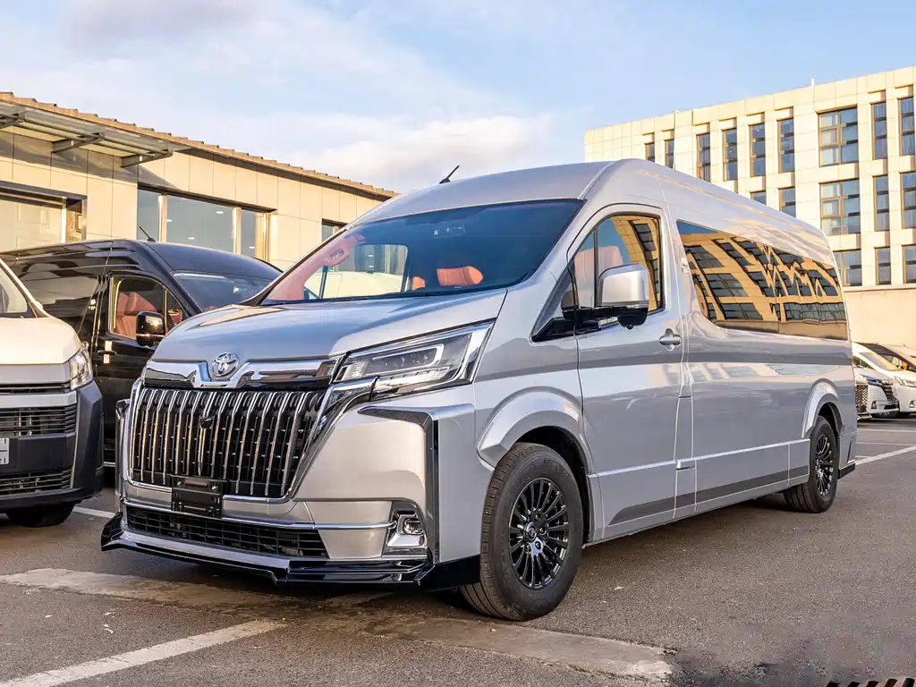 Toyota HiAce 2024 3.5L AT