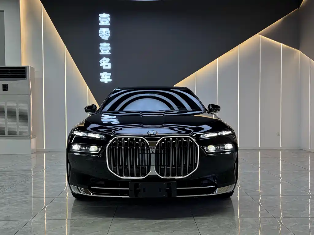 BMW 7 Series — миниатюра 2