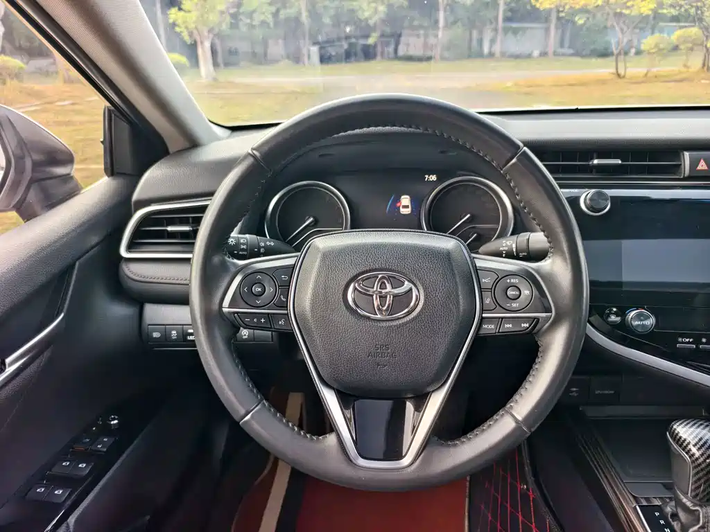 Toyota Camry — миниатюра 7