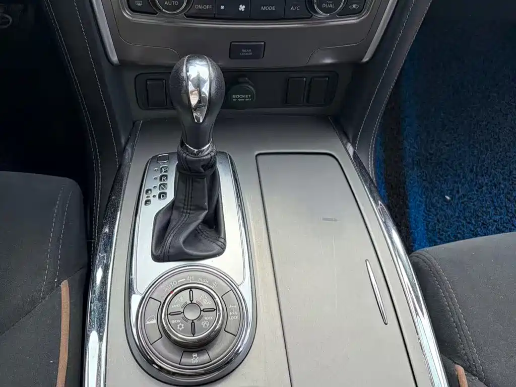 Nissan Patrol — миниатюра 14