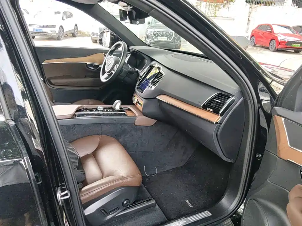 Volvo XC90 — миниатюра 9