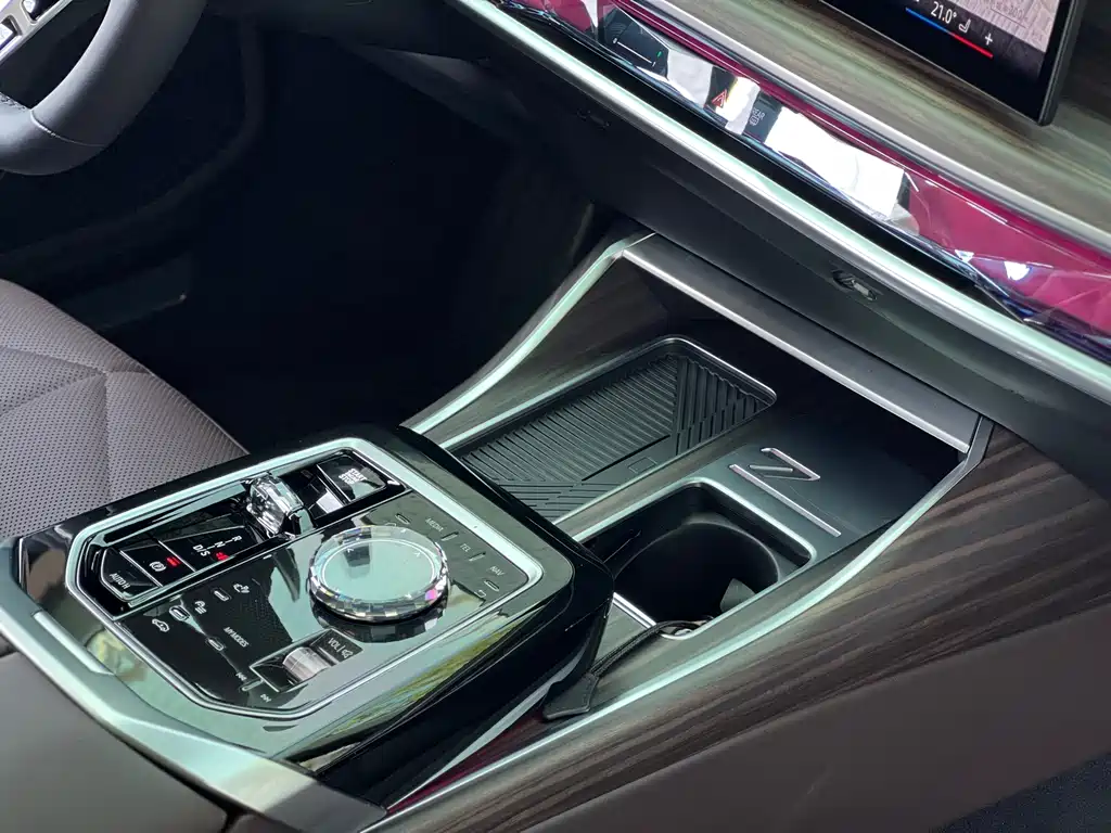 BMW 7 Series — миниатюра 13