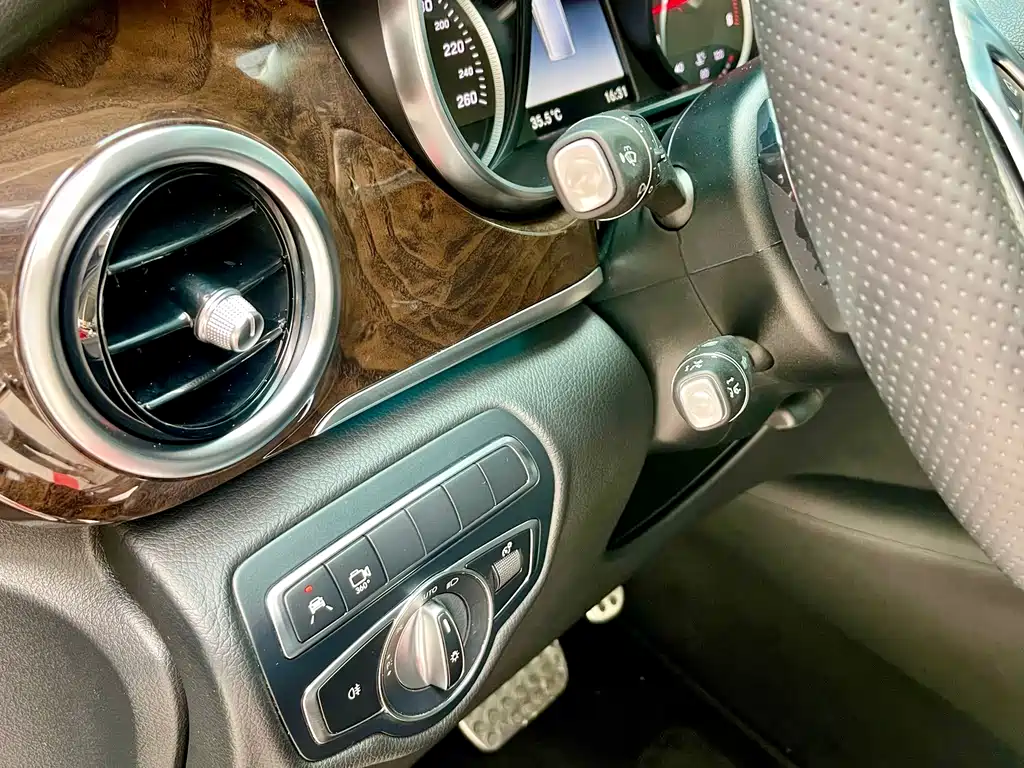 Mercedes-Benz V-Class — миниатюра 13