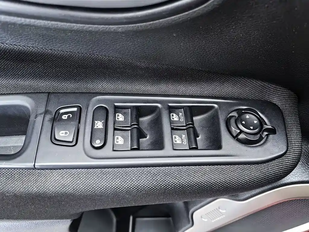 Jeep Renegade — миниатюра 9