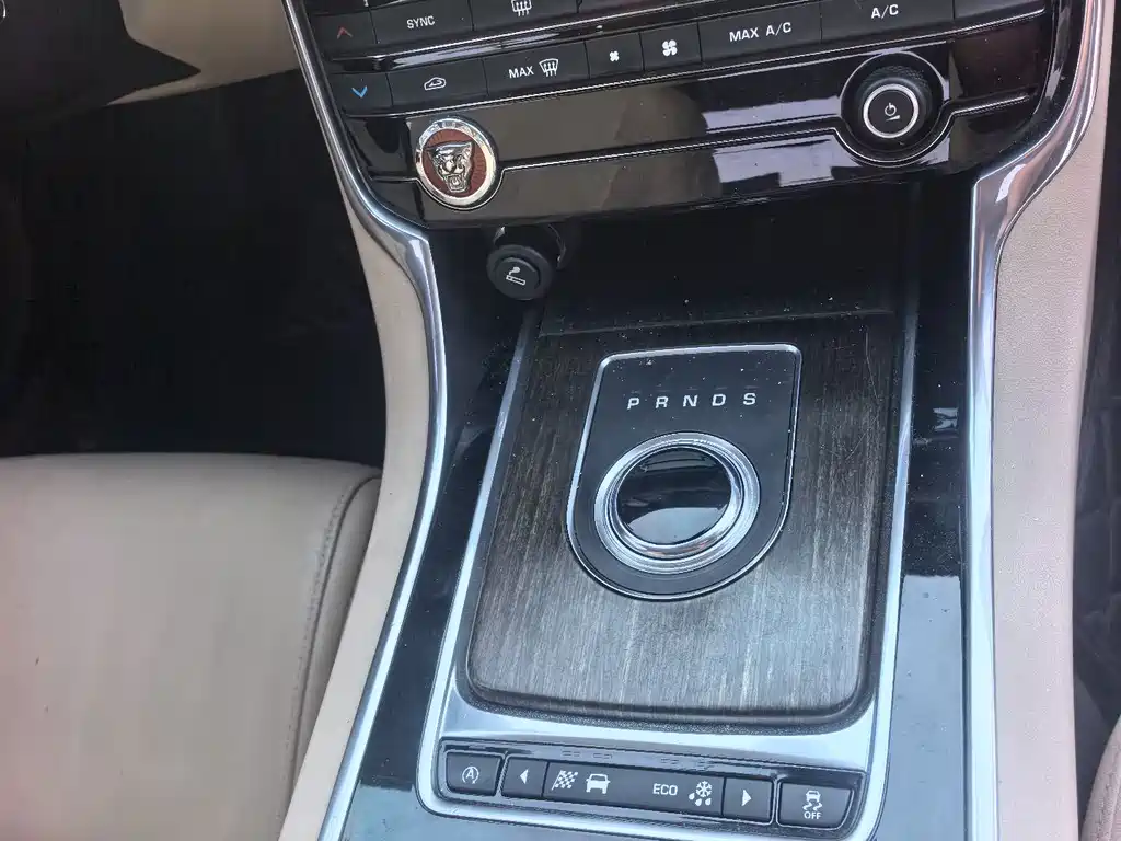 Jaguar XFL — миниатюра 9