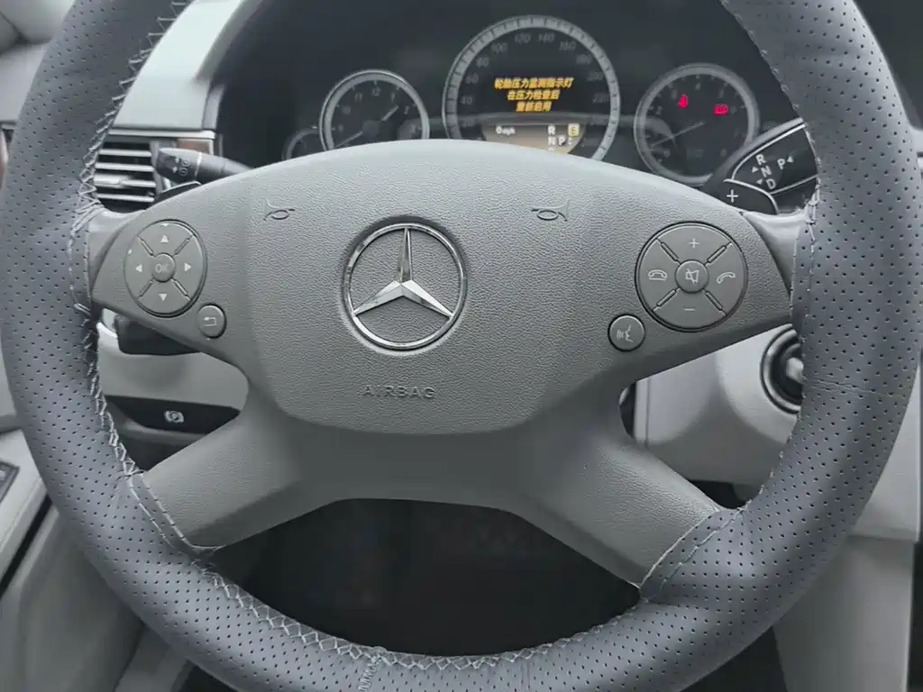 Mercedes-Benz E-Class — миниатюра 16