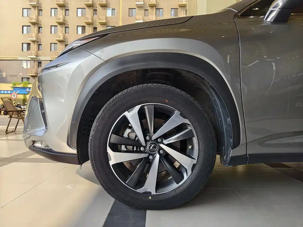 Lexus NX — миниатюра 8