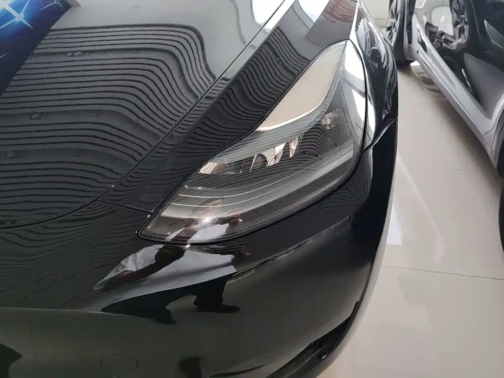 Tesla Model Y — миниатюра 24