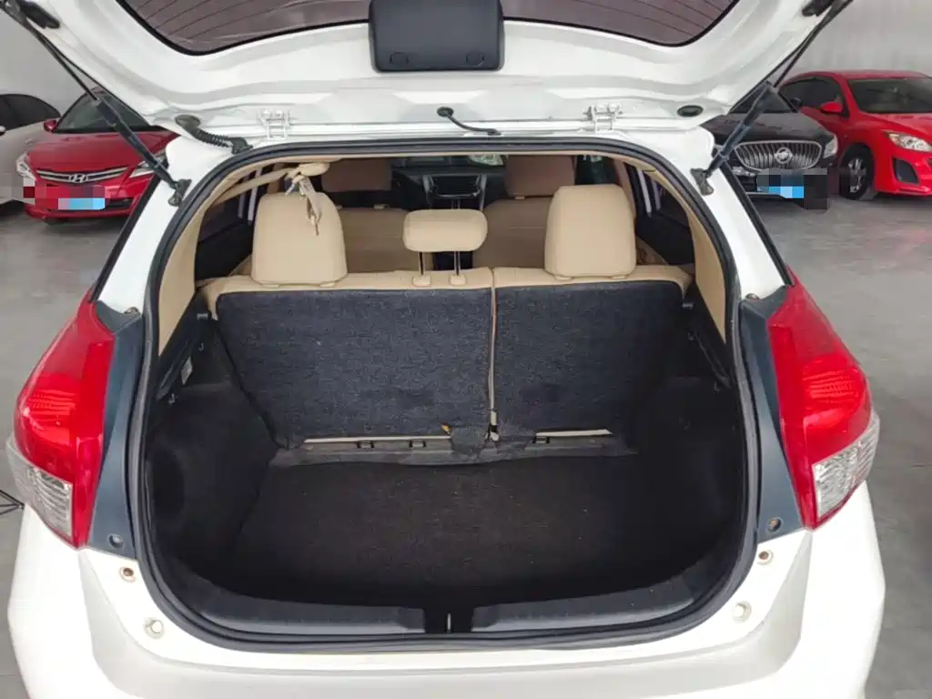Toyota Yaris L — миниатюра 19