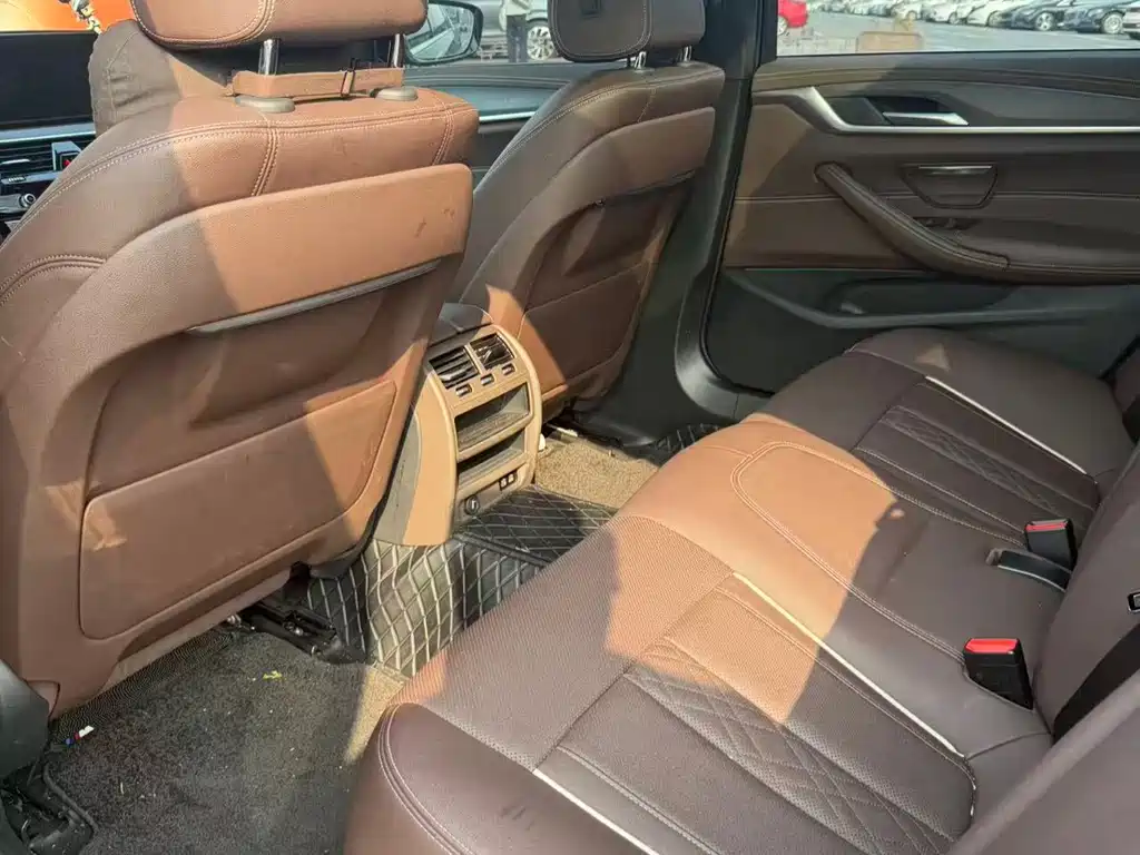 BMW 5 Series — миниатюра 6