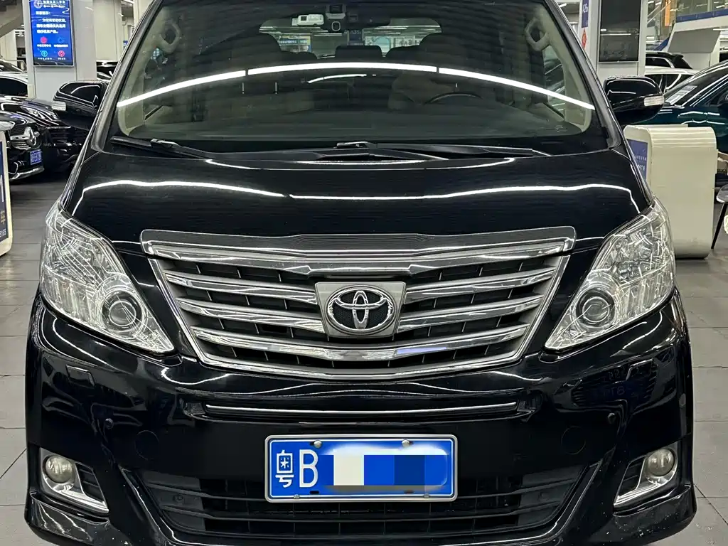 Toyota Alphard — миниатюра 2