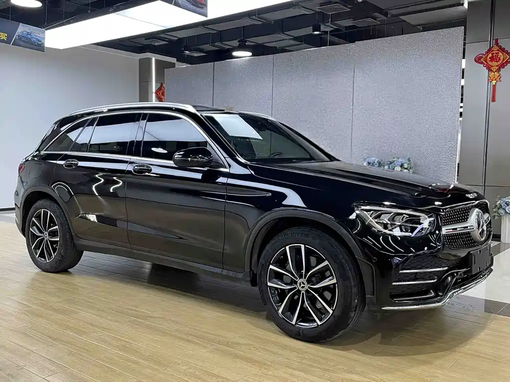 MERCEDES-BENZ GLC