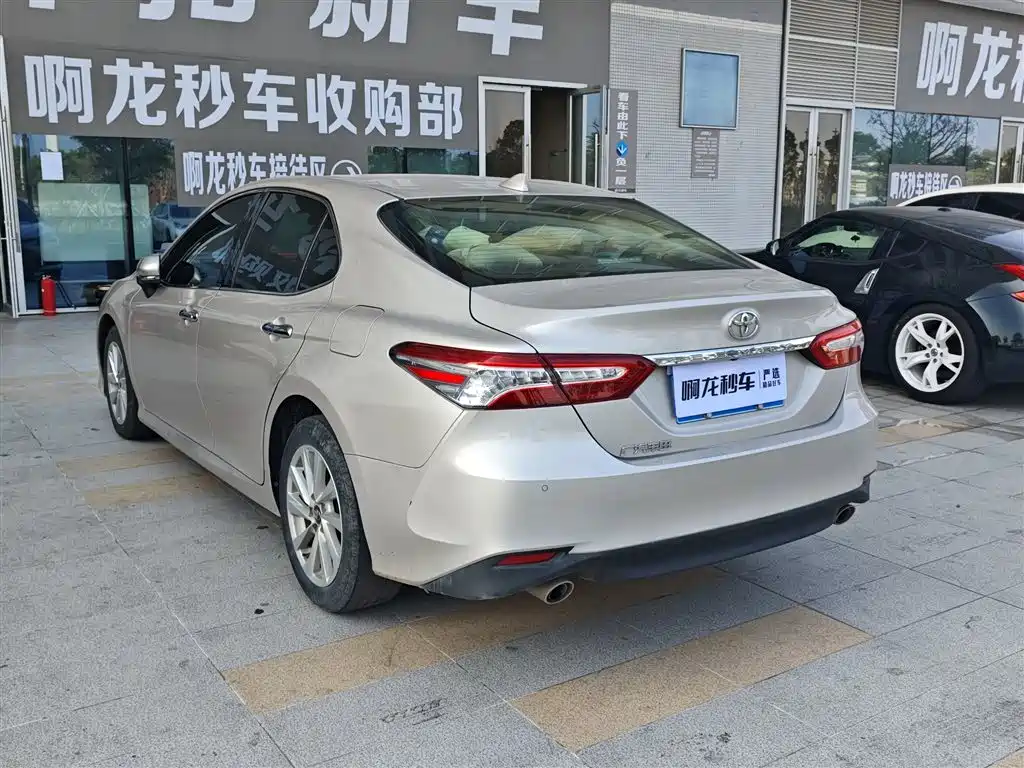 TOYOTA CAMRY