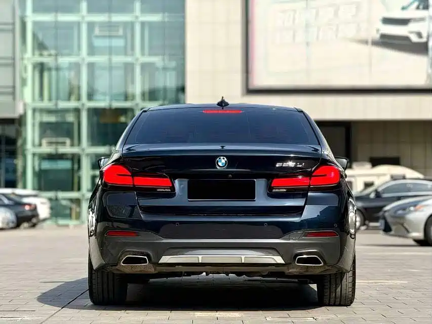 BMW 5 Series — миниатюра 8