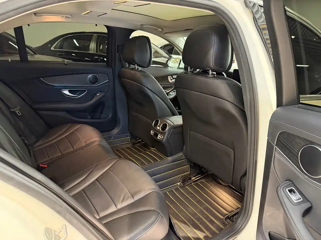 Mercedes-Benz C-Class — миниатюра 13