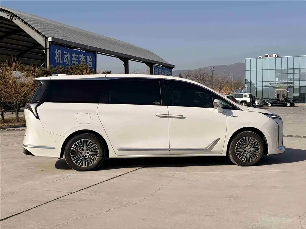 BUICK GL8 NEW ENERGY