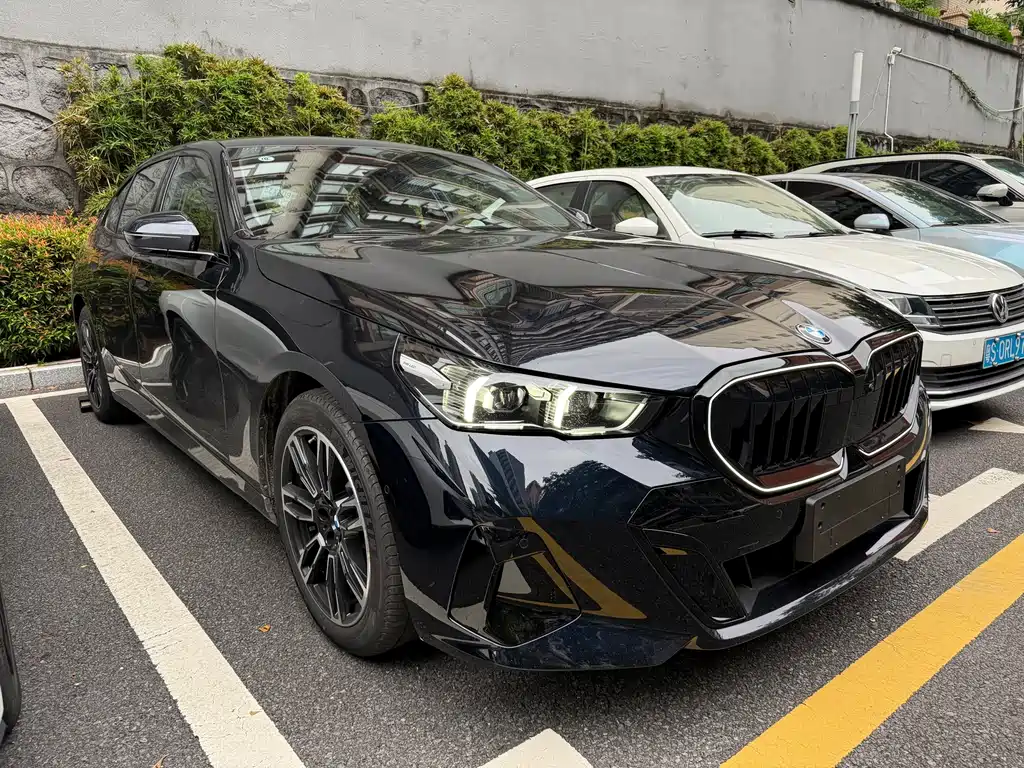 BMW 5 Series — миниатюра 3