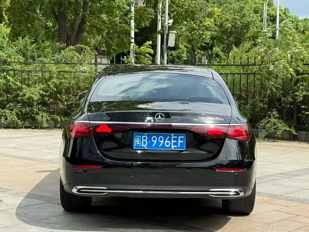 Mercedes-Benz E-Class — миниатюра 3