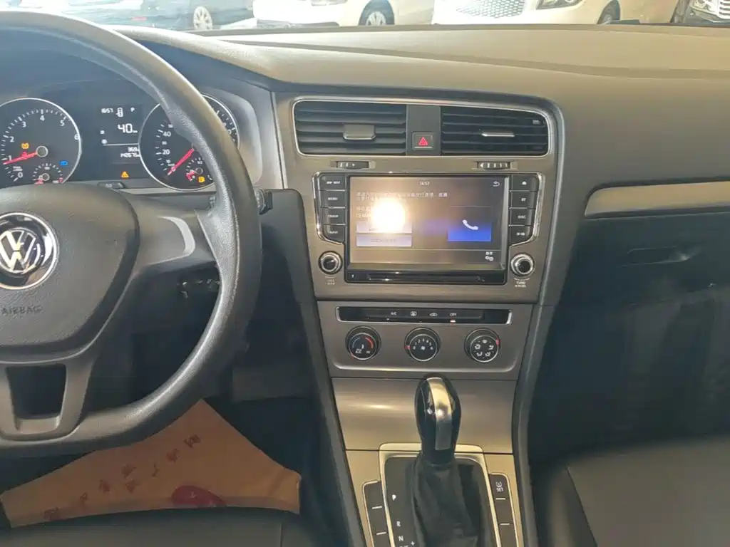 Volkswagen Golf — миниатюра 13