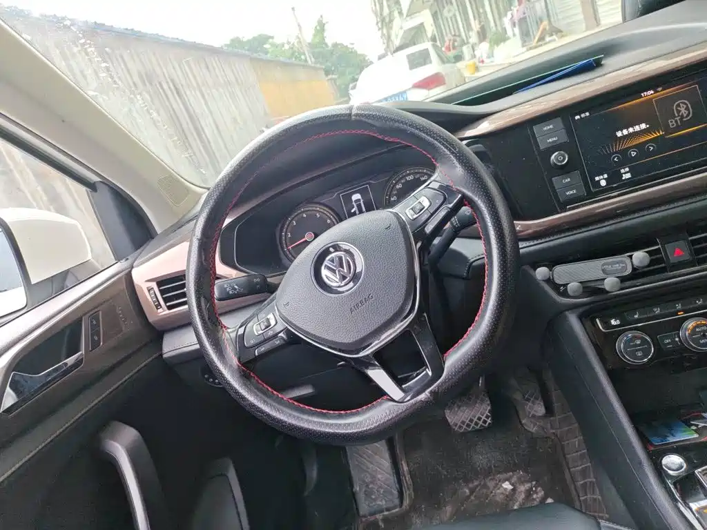Volkswagen Tharu — миниатюра 3