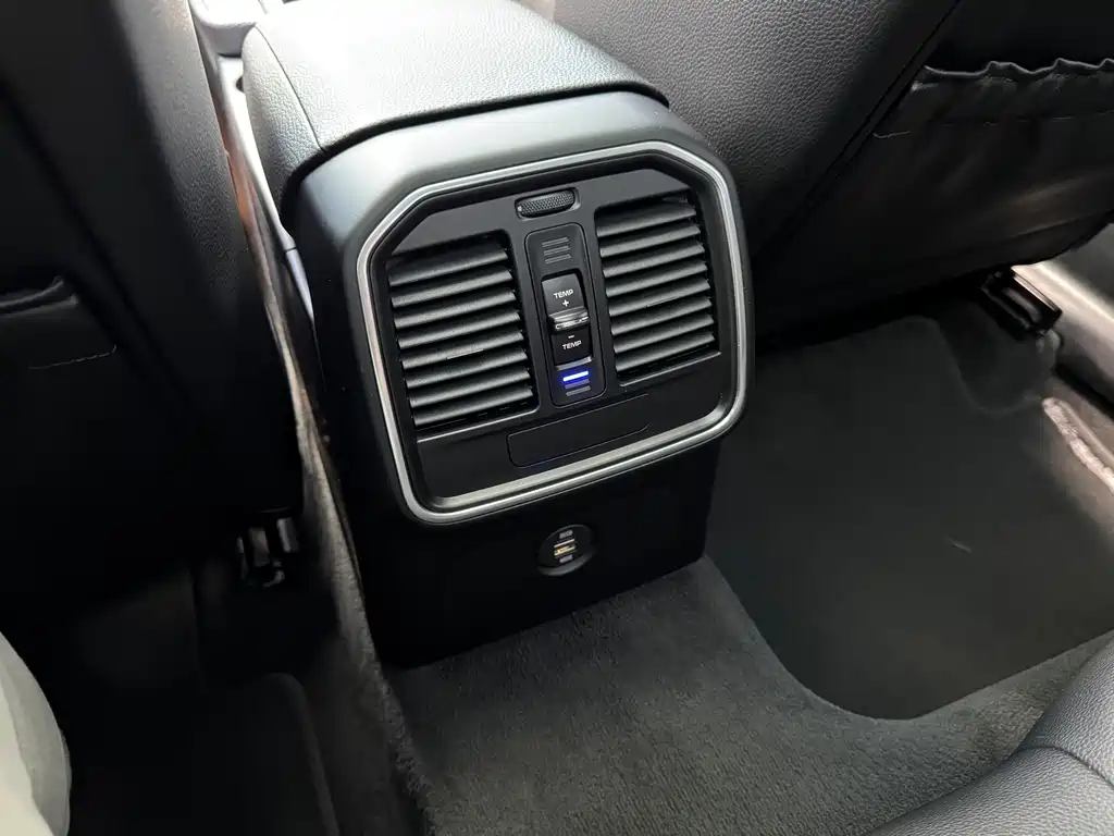 Porsche Macan — миниатюра 12