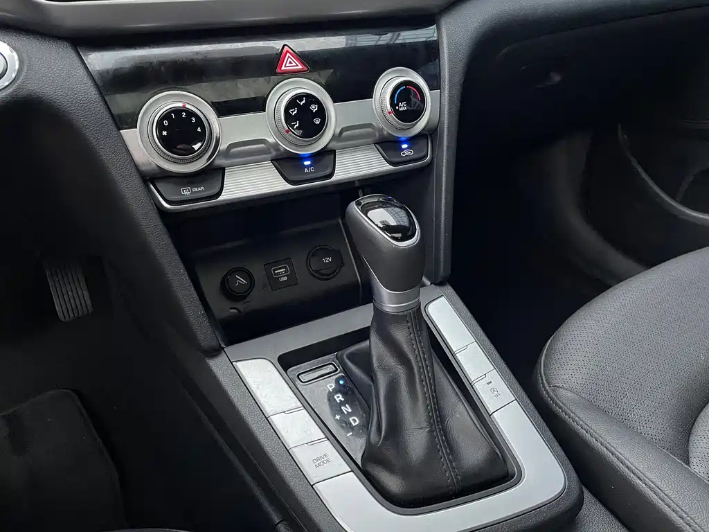 Hyundai Elantra — миниатюра 10