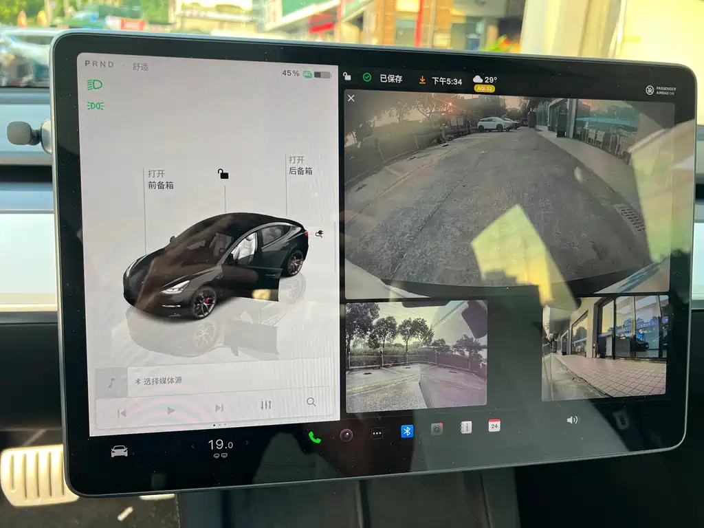 Tesla Model 3 — миниатюра 12