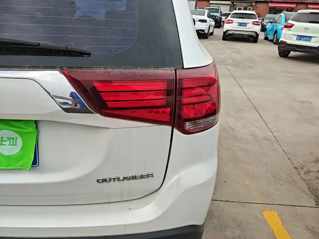 Mitsubishi Outlander — миниатюра 8